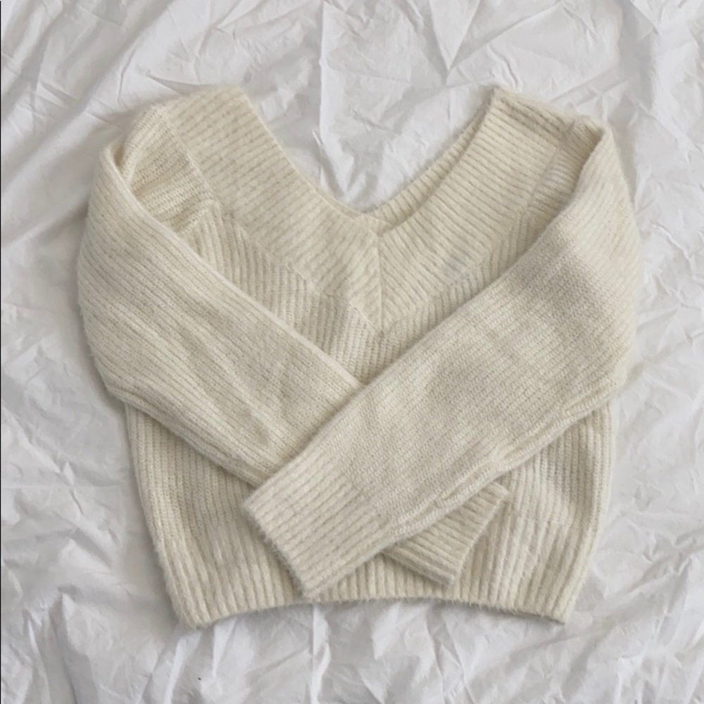 H&M White V-neck Cropped Sweater Size M (fits S)